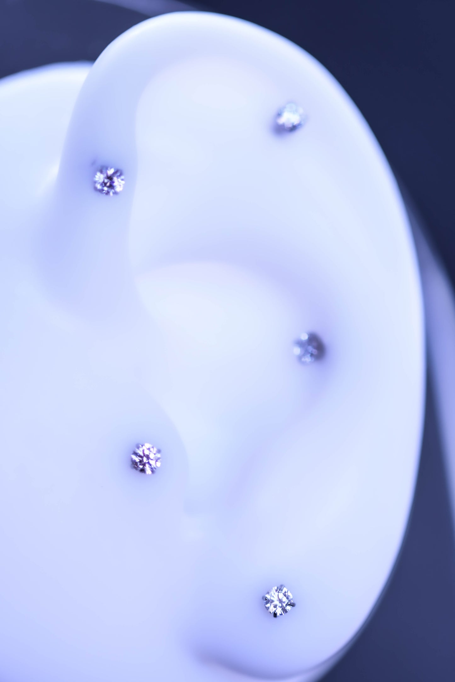 Labret titan cu piatră albă