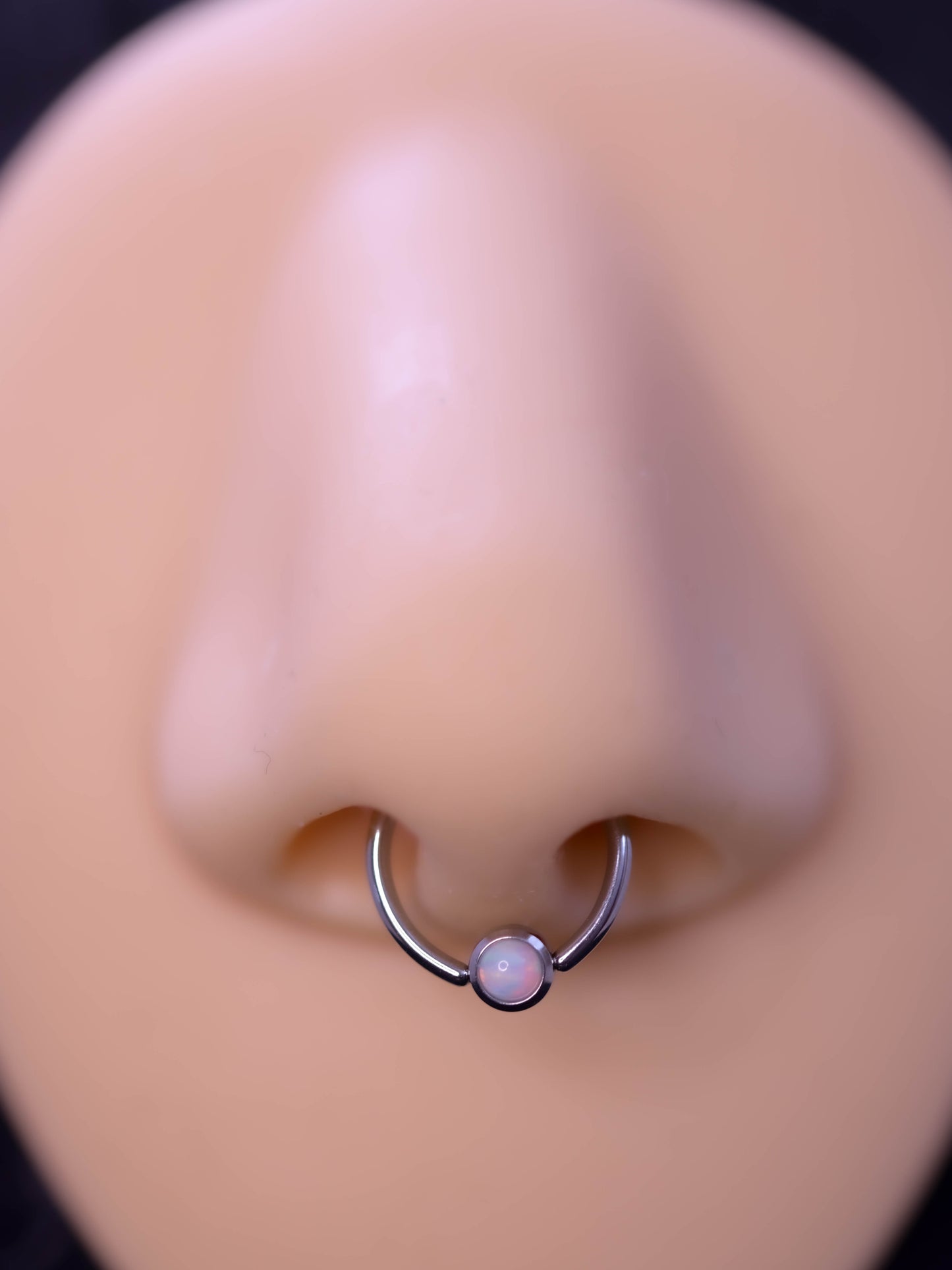 Cercel cu bilă opal verde închis