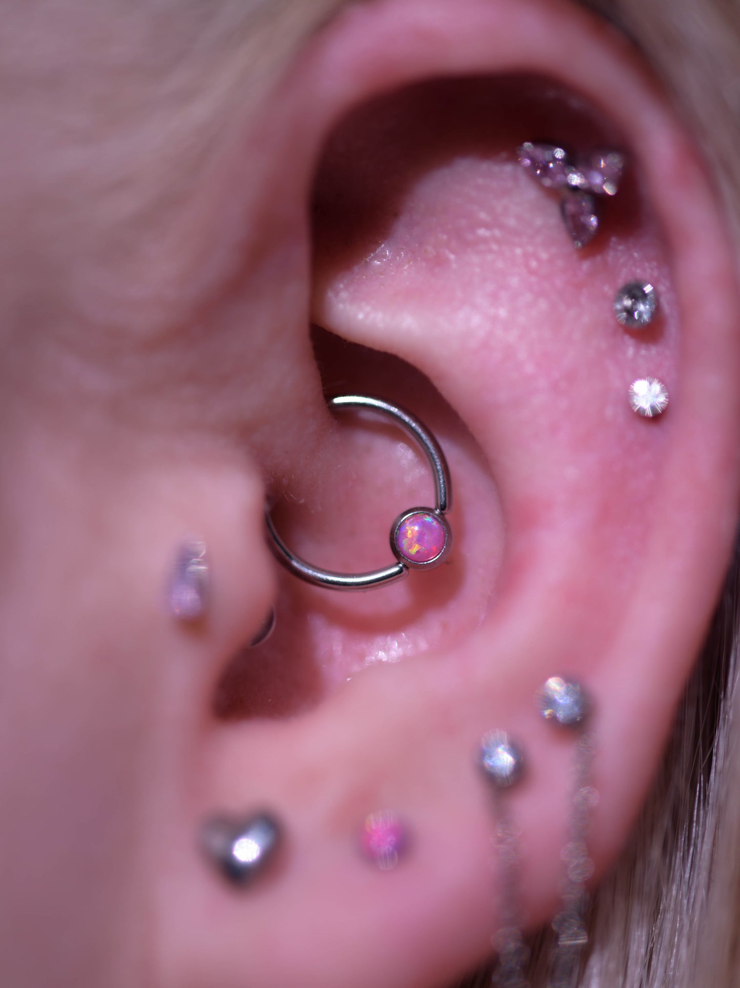 Cercel cu bilă opal albă