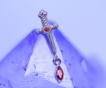 Labret Knife cu piatră roșie