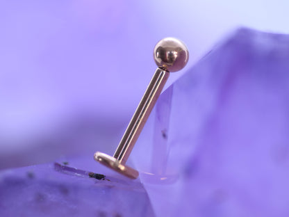 Labret titan cu bilă auriu